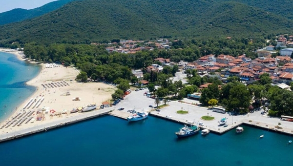 Stavros Thessaloniki: The only plane tree forest in Greece that touches the sea
